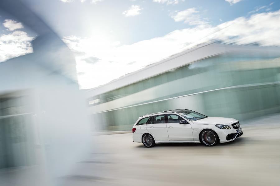  Mercedes-Benz E63 AMG Estate 2013 года  (фото 10 из 18)